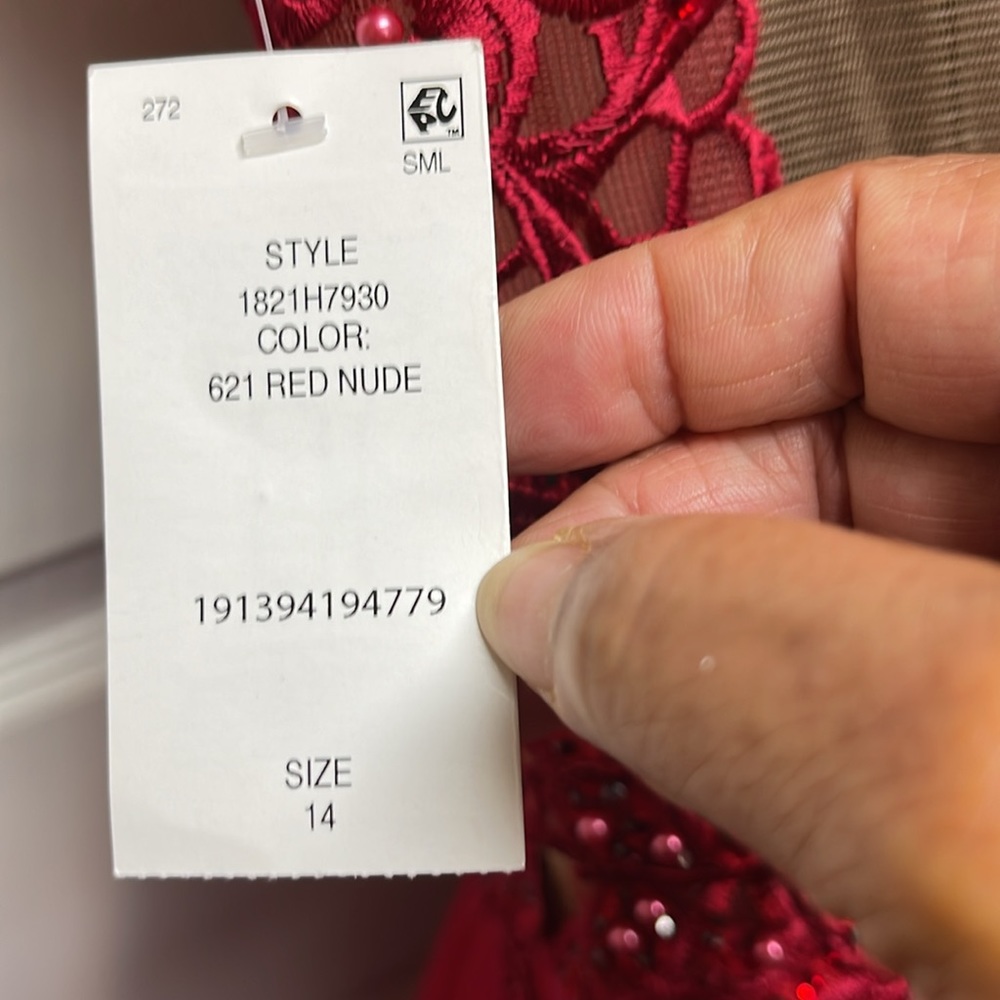 Christmas Red sequins mid length 21 inches pit to pit - Picture 10 of 12
